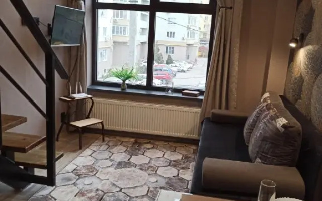 Dvuhurovnevaya Khadi_Home ryadom s Komsomolskoj Naberezhnoj Flat