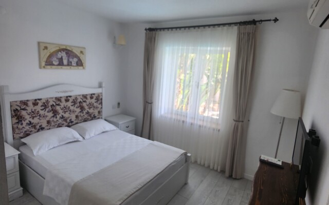 Tarcin Alacati Otel