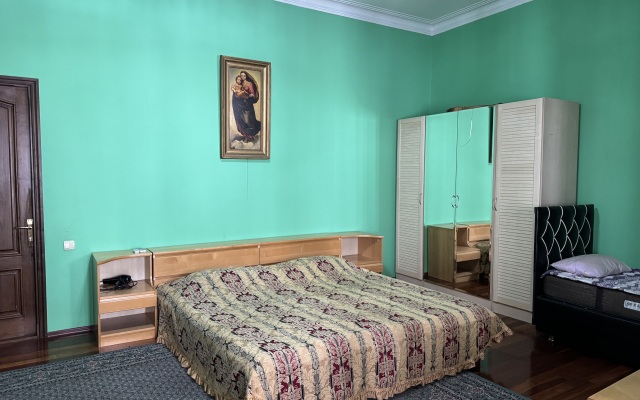 Queen Hotel