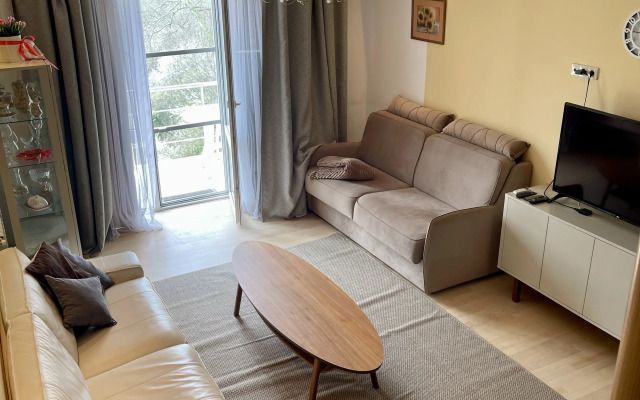 Uyutnaya S Vidom Na More Flat