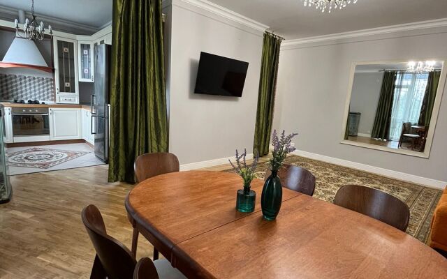 M.o.o.n Apartments Tole Bi Tulebaeva Kv 8 Tsentr Flat