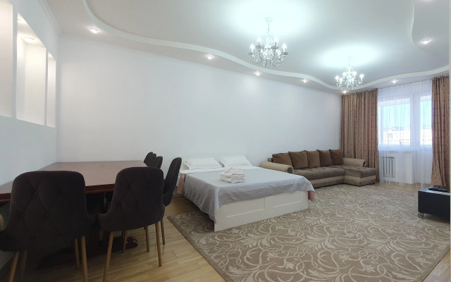 Trekhkomnatnye S Shikarnym Vidom Na Bayterek 251 Apartments