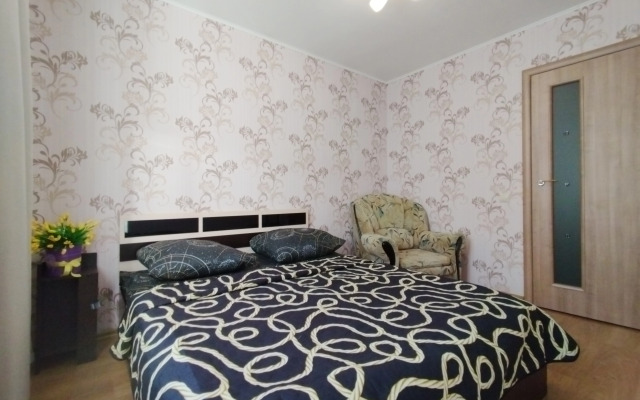 Prostornaya Na Oktyabryskom Prospekte Flat