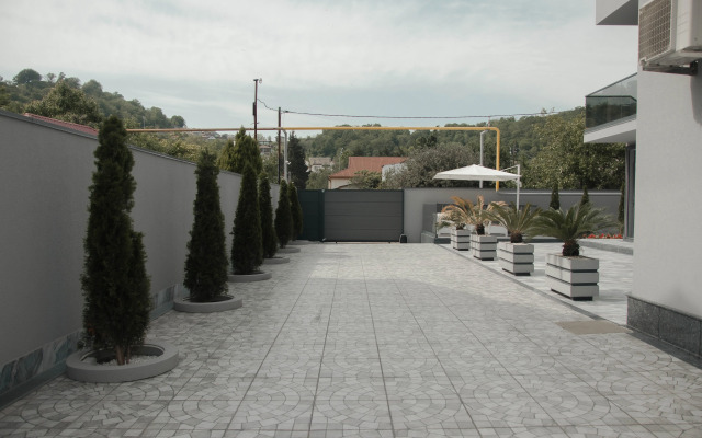 Vzlyot Guest House