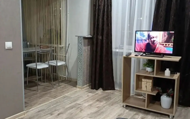 Квартира Двухкомнатная в Цeнтре Горoда Cлюдянка