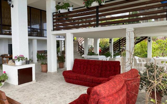 Elida Guest House