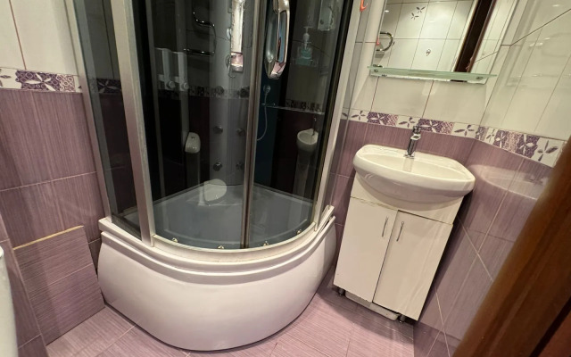Na Turistskoy Ulitse 10 Flat