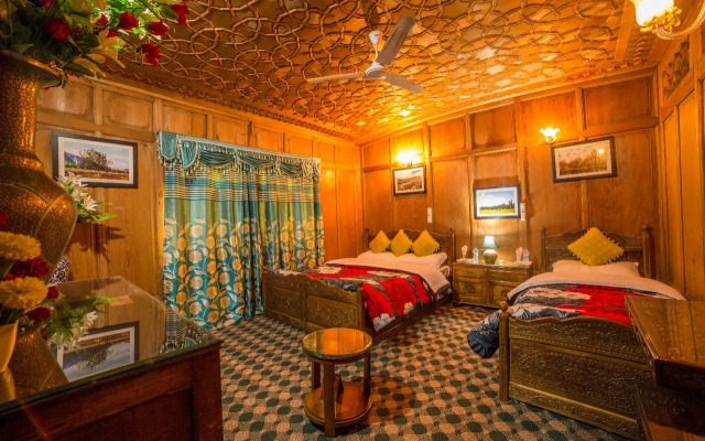 Отель Swan Group Of Houseboats