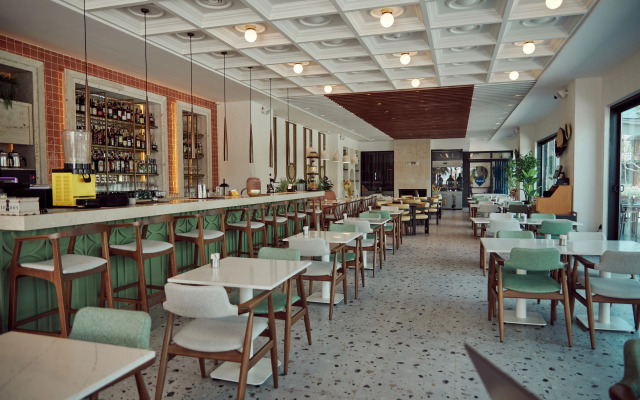 Parmos  Hotel