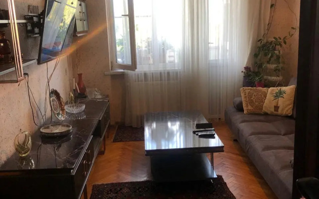 Flat Kvartira na 5-om etazhe v tsentre Baku