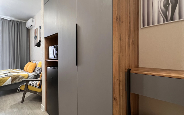 Studiya s Vidom na Gory i Basseyn Apartments