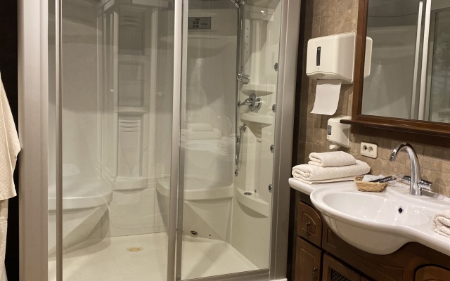 Hotel Discovery