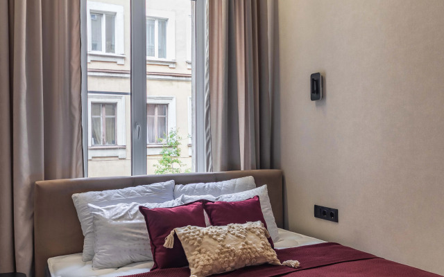 Trekhkomnatnaya S Dizaynerskim Remontom Na Sadovoy Flat