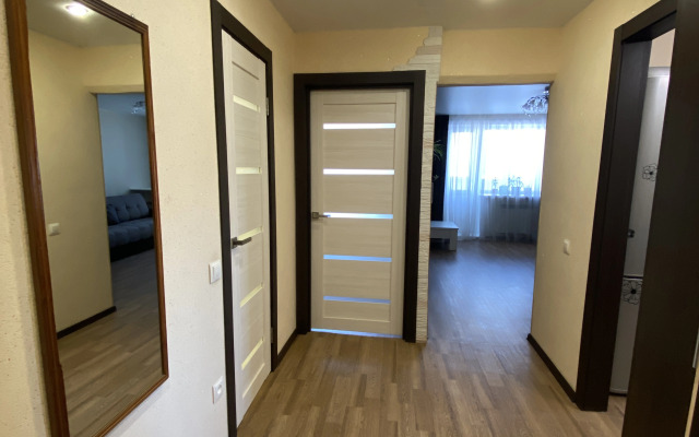 Апартаменты Люкс 2-комнатные Лесная 5 жёлтый нарцисс