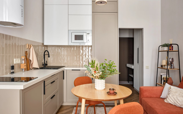 Tot samyiy dom s zolotoy arkoy Flat