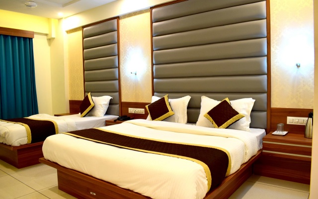 Royal Square by Sky Stays Hotel