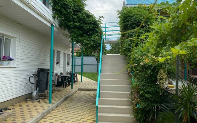 Leto Vsem Guest House