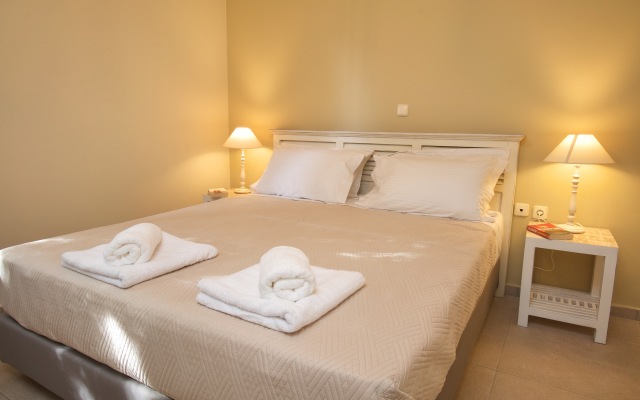 Martini Waterfront Suites Apartments