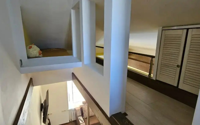Dvukhurovnevaya V Tsentre Yalty Flat