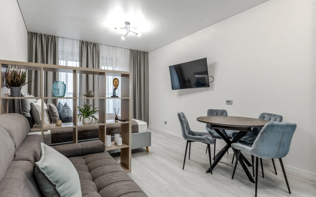 Prostornye u Nevy Apartments