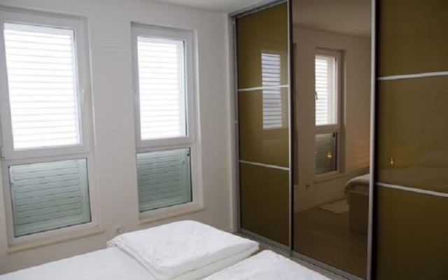 Spacious Beachfront Apartments Tanita