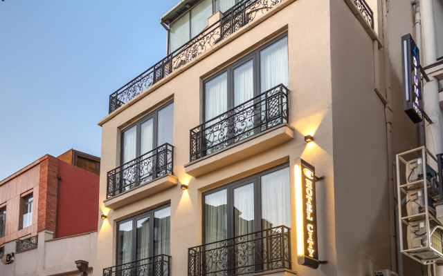 City Hotel
