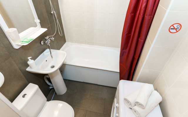 Udobnaya Kvartira V Tsentre Tyumeni Lodging House