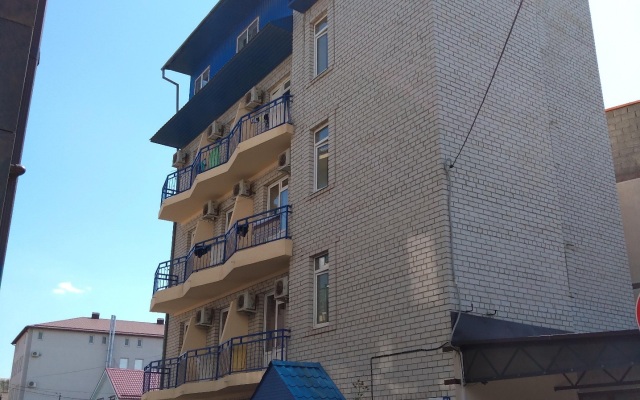 Volshebnik Living Quarters
