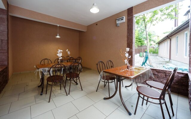 Gostevoy Dom U Yeleny Guest House