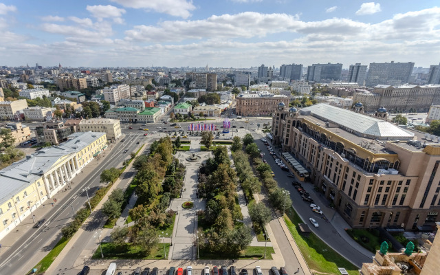 Апартаменты Люкс с Балконом и Видом на Арбат: Изба/Кудринская Высотка