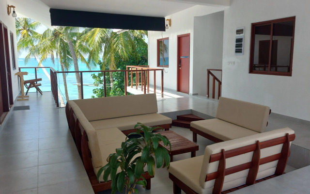 Comfy Cool Breeze by Emzaz Hotel