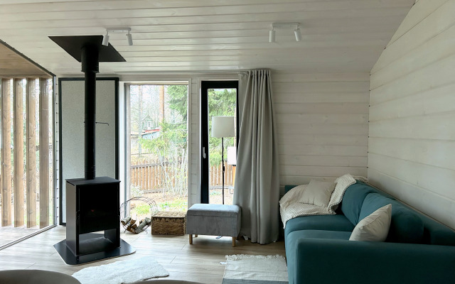 U Ozera S Terrasoy Sosnovy Dom Private house