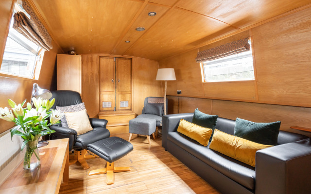 Частный дом The Four Sisters Boatel