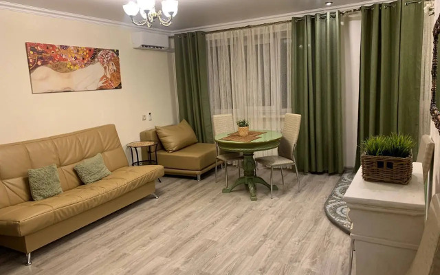 Na Pervomayskoy 98 Flat