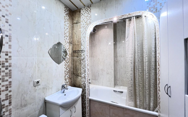 S Sovremennym Remontom I Bytovoy Tekhnikoy Flat