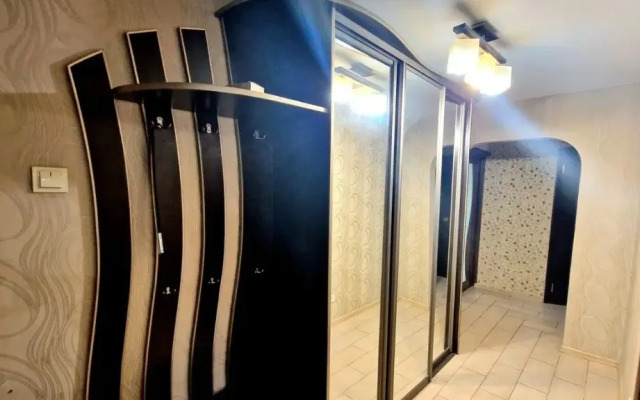 Na Prospekte Kosmonavtov 63 Apartments