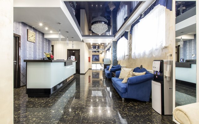 Отель Корона