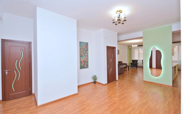 Prostornaya Kvartira na Severnom Prospekte, Hh533 Flat