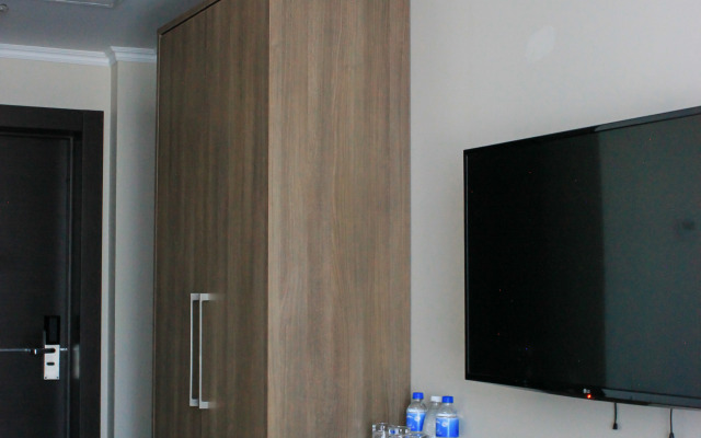 Imeni Chelyskintsev Hotel