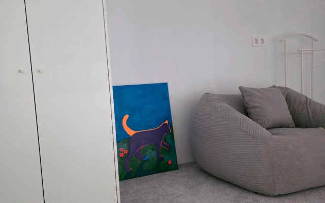 Novye S Vysokimi Oknami Na Peshekhodnoy Ulitse Apartments