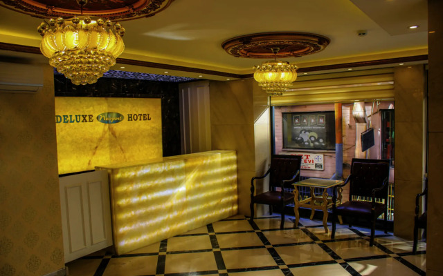 Deluxe Newport Hotel