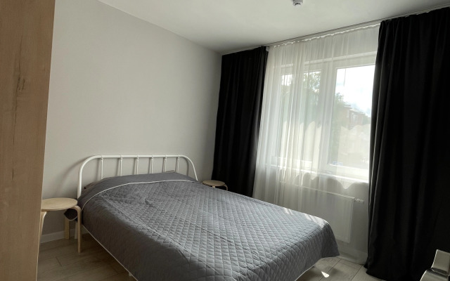 Dvukhomnatnaya Ryadom s Tsentrom Flat