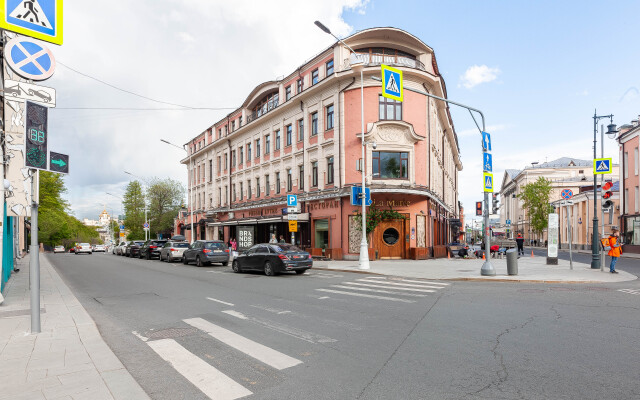 Na Petrovke Apartments