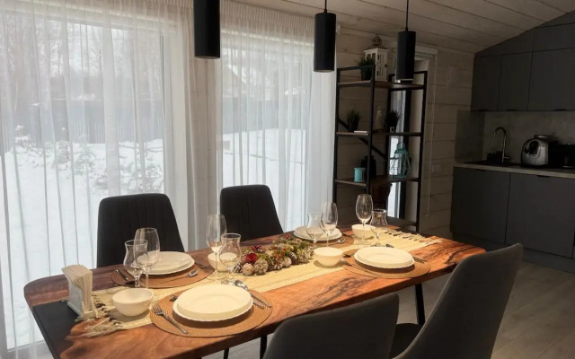 Dom Na Krayu Lesa Private House