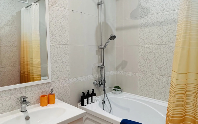 Квартира Двухкомнатная квартира недалеко от центра с подземным паркингом