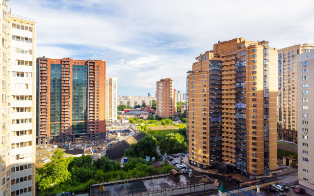 Semejnaya Dvuhkomnatnaya u Zooparka s Gamakom na Lodzhii Flat