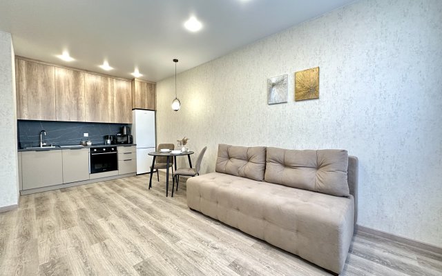 Evkalipt s Dizaynerskim Remontom v Sovremennom Rayone Apartments