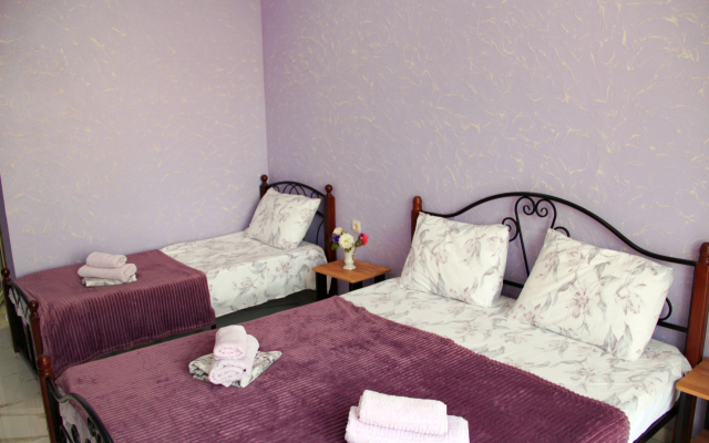 Rozovaya Laguna Guest House