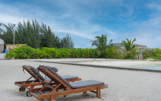 Hulhule Island Hotel