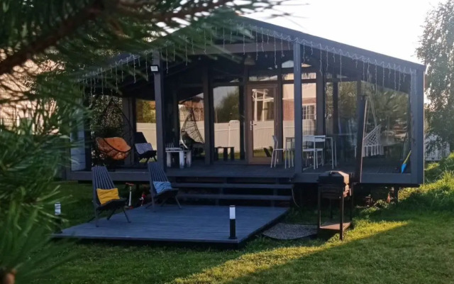 Barn s baney i bolshoy igrovoy zonoy Private House